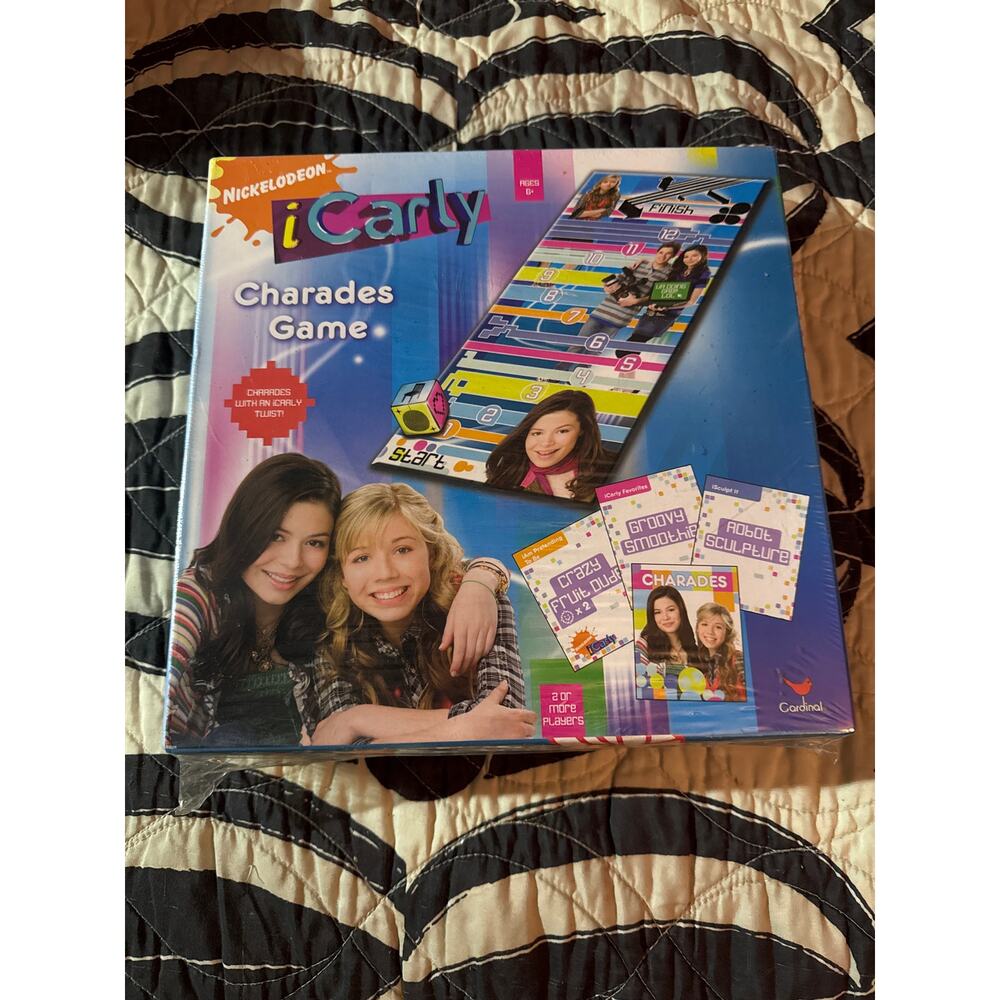 Vintage iCarly charades game